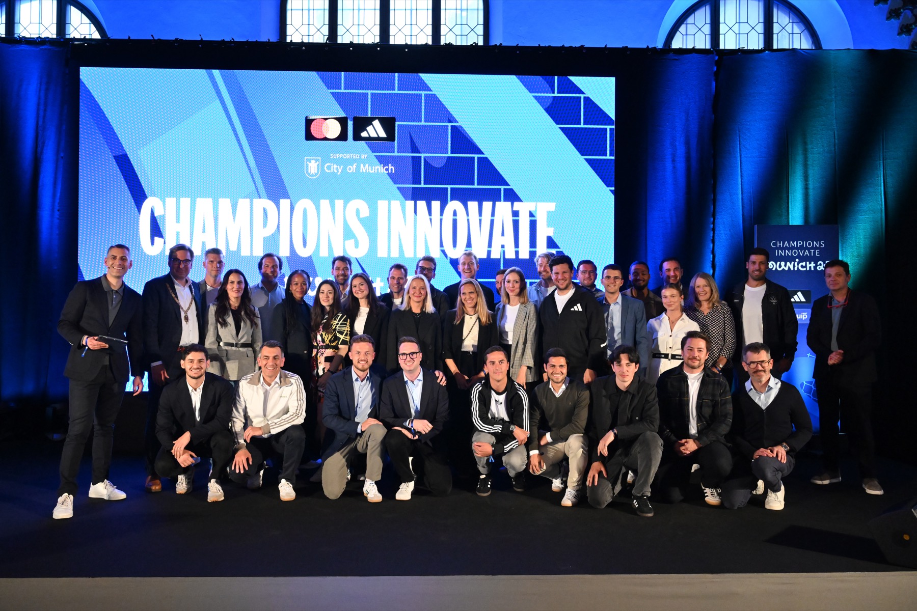 Everyone from Champions Innovate Munich 25 on stage at the showcase.